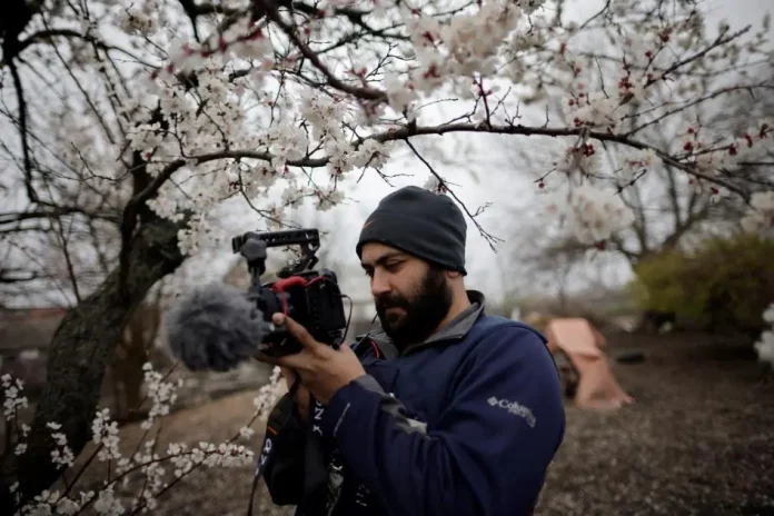 Reuters' journalist Issam Abdallah films an interview amid Russia's attack on Ukraine, in Zaporizhzhya, Ukraine, April 17, 2022. © 2022 Ueslei Marcelino/Reuters